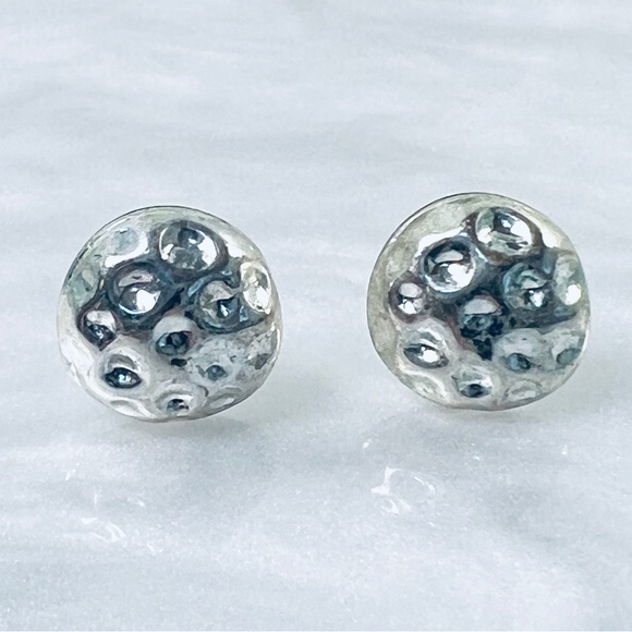 Simple minimalist brushed silvertone, costume stud pierced earrings - Picture 3 of 8